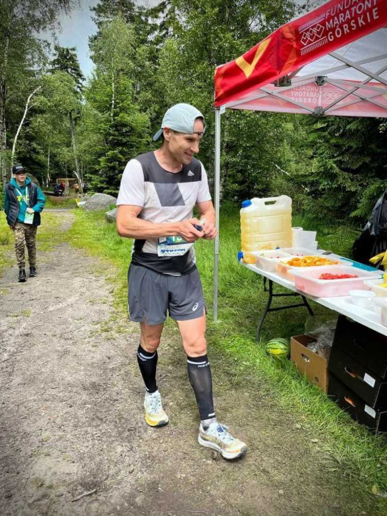 Artur Jabłoński ponownie wygrywa bieg górski na dystansie 100 km! [ZDJĘCIA]