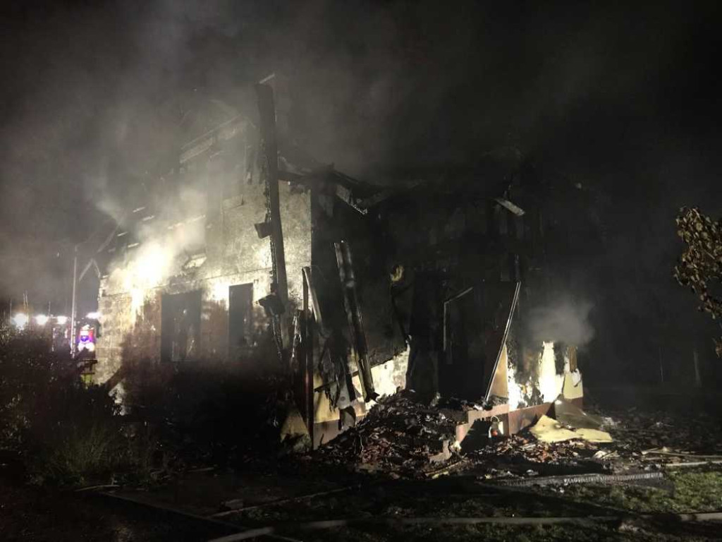 Pożar domu w Mirczu. Zginęła starsza kobieta [ZDJĘCIA]