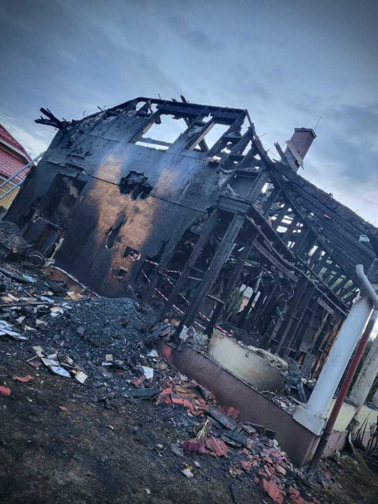 Pożar domu w Mirczu. Zginęła starsza kobieta [ZDJĘCIA]