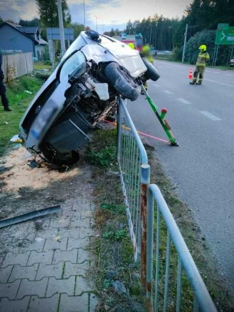Kierowca z powiatu hrubieszowskiego wjechał w kapliczkę... Miał sądowy zakaz prowadzenia pojazdów [ZDJĘCIA]