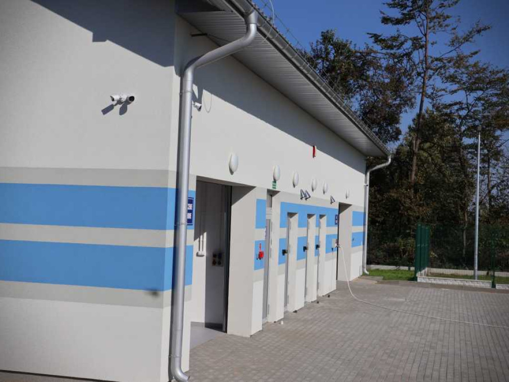 Nowa stacja uzdatniania wody w Sahryniu. Ma pierwszą w regionie paczkowarkę wody pitnej [ZDJĘCIA]