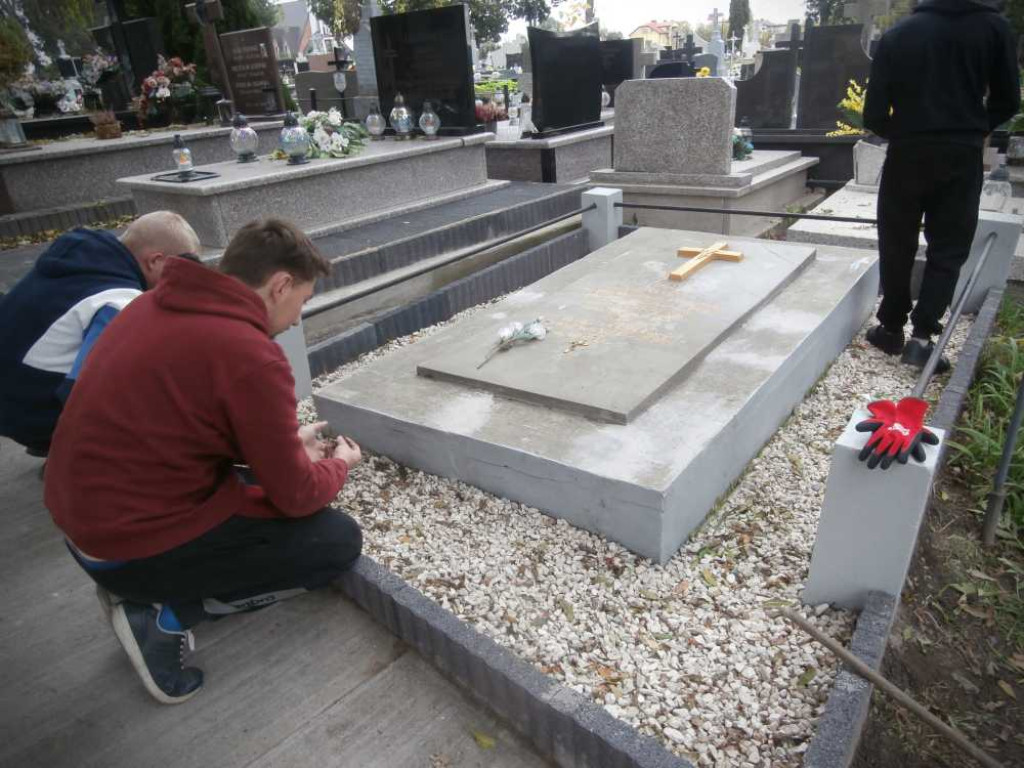 Hrubieszów: Grób prezesa TG Sokół Hrubieszów Jana Pawłowicza odnowiony i uporządkowany [ZDJĘCIA]