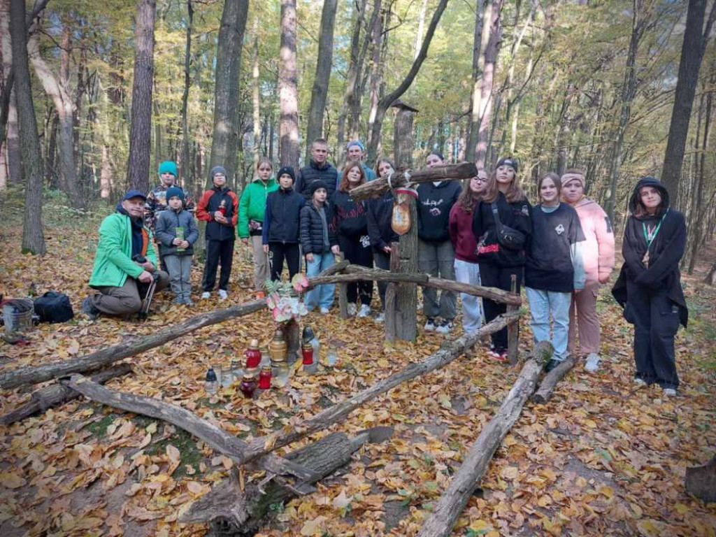 Pow. hrubieszowski: Uporządkowali grób nieznanego żołnierza [ZDJĘCIA]