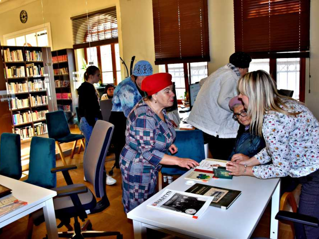 Hrubieszów: Seniorzy i wolontariusze nie próżnują! [ZDJĘCIA]