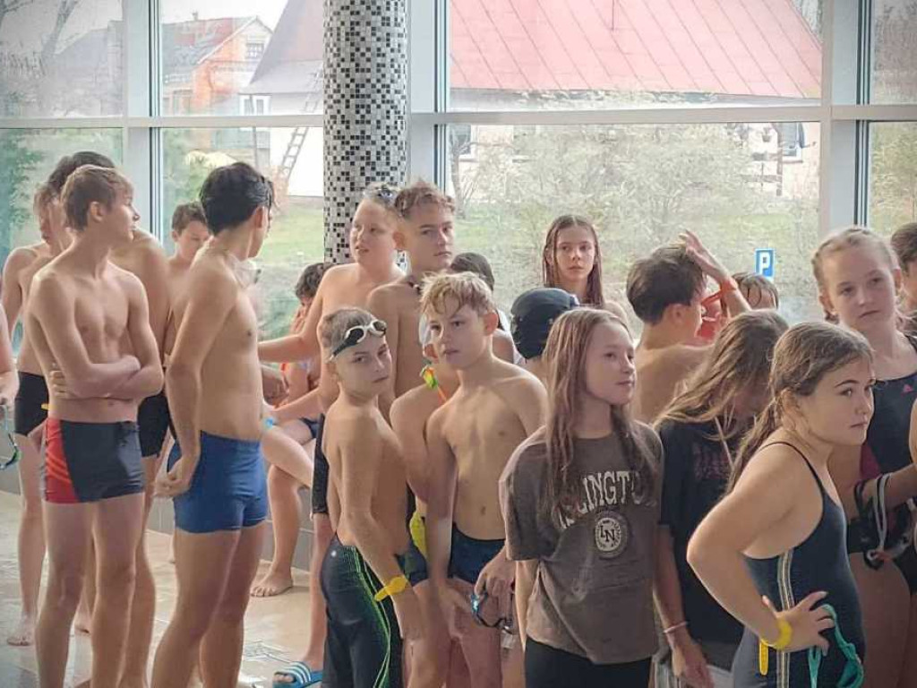 Hrubieszów wraca na pływacką mapę Polski! Za nami Powiatowe Mistrzostwa w Pływaniu [ZDJĘCIA]
