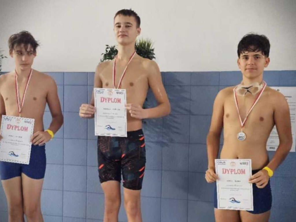 Hrubieszów wraca na pływacką mapę Polski! Za nami Powiatowe Mistrzostwa w Pływaniu [ZDJĘCIA]