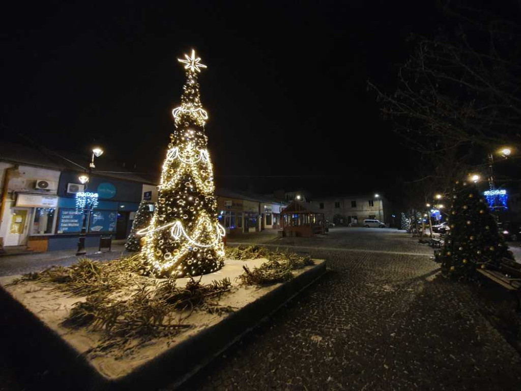 Gdzieś w Hrubieszowie... Przedświąteczny Rynek [ZDJĘCIA]