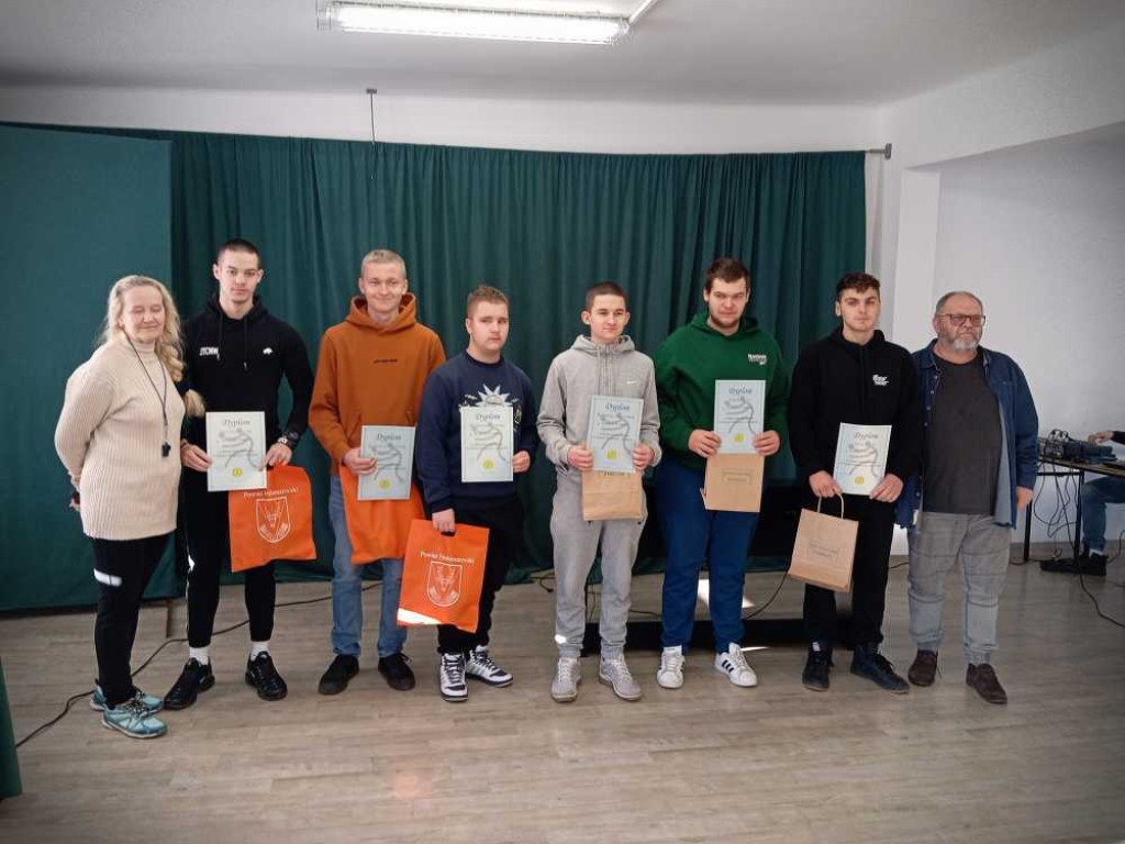 Szkolni mistrzowie celuloidowej piłeczki [ZDJĘCIA]