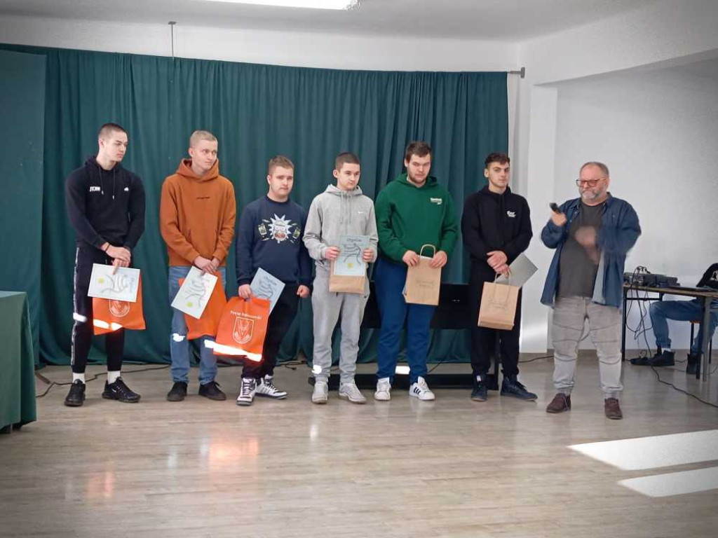 Szkolni mistrzowie celuloidowej piłeczki [ZDJĘCIA]