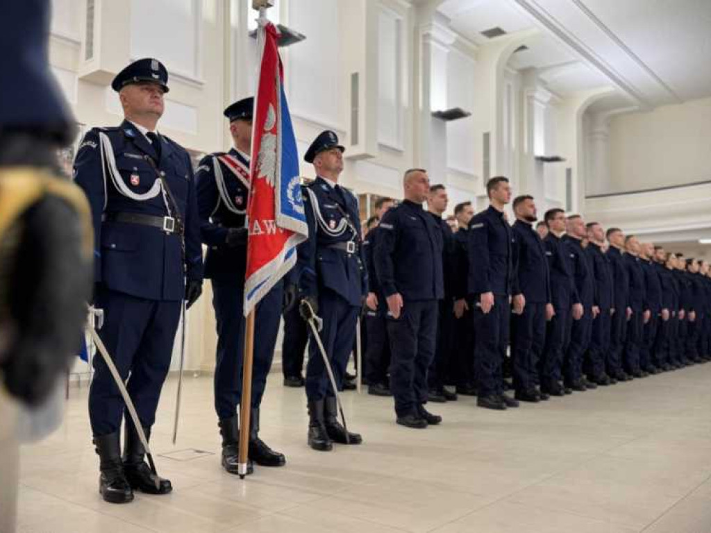 100 nowych policjantów w Lubelskiej Policji. Zasilą również szeregi hrubieszowskiej komendy [ZDJĘCIA]