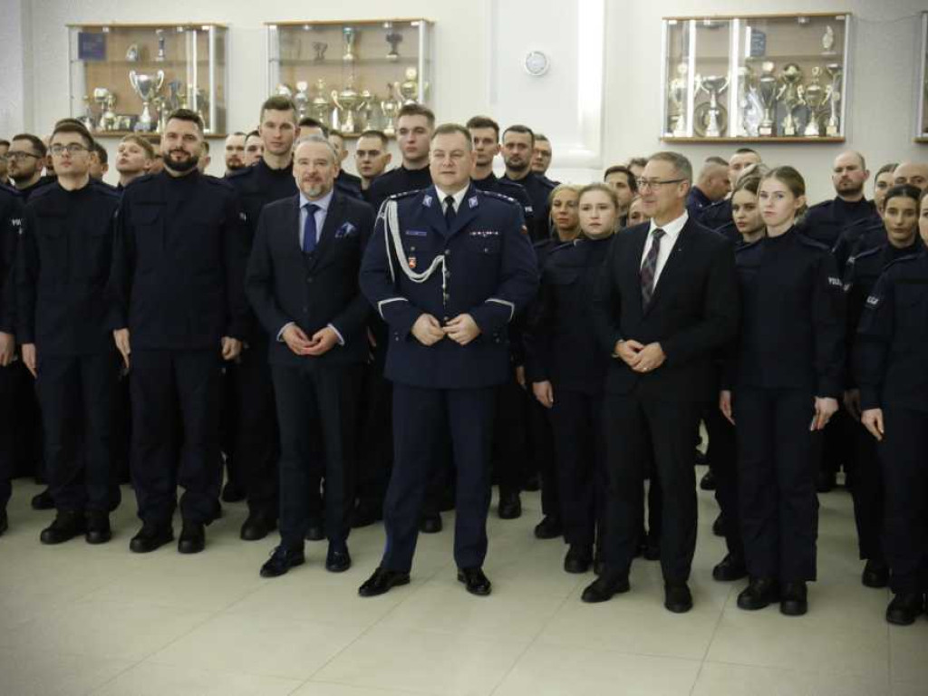 100 nowych policjantów w Lubelskiej Policji. Zasilą również szeregi hrubieszowskiej komendy [ZDJĘCIA]