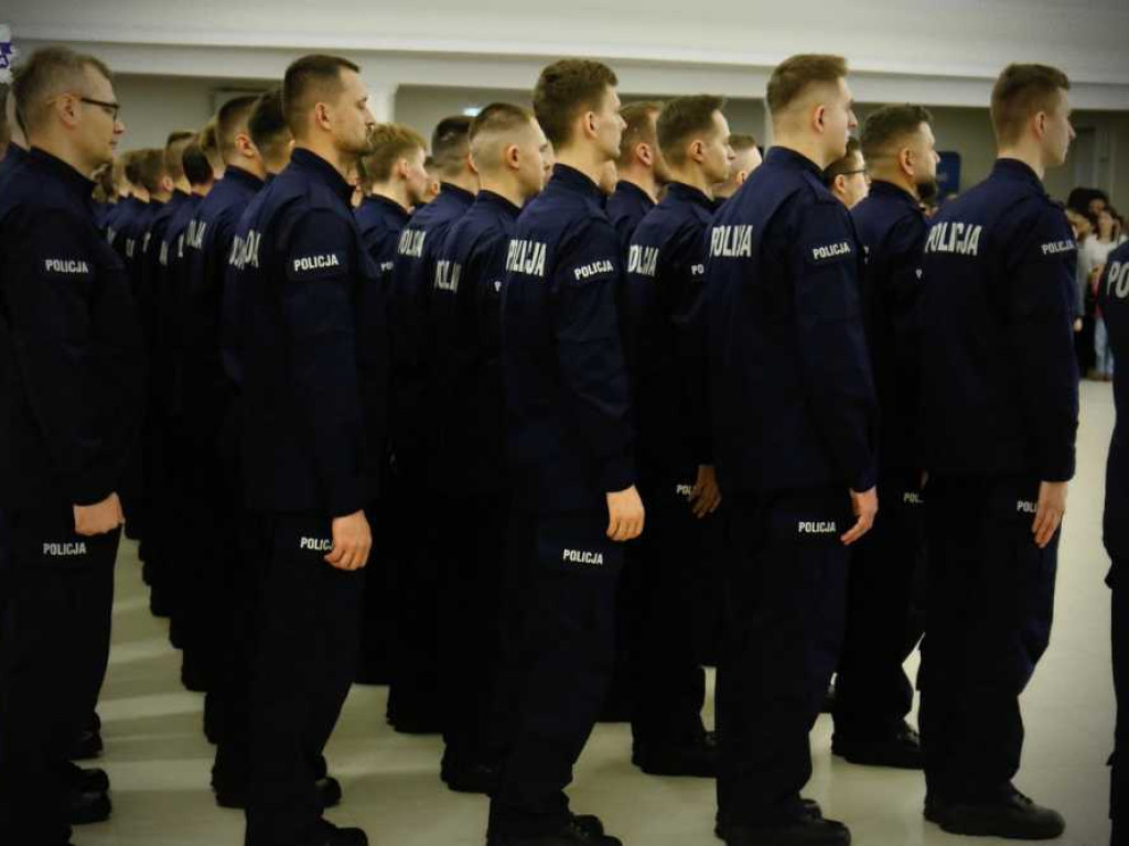 100 nowych policjantów w Lubelskiej Policji. Zasilą również szeregi hrubieszowskiej komendy [ZDJĘCIA]