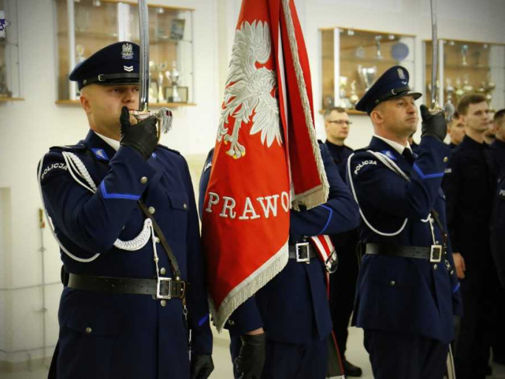 100 nowych policjantów w Lubelskiej Policji. Zasilą również szeregi hrubieszowskiej komendy [ZDJĘCIA]