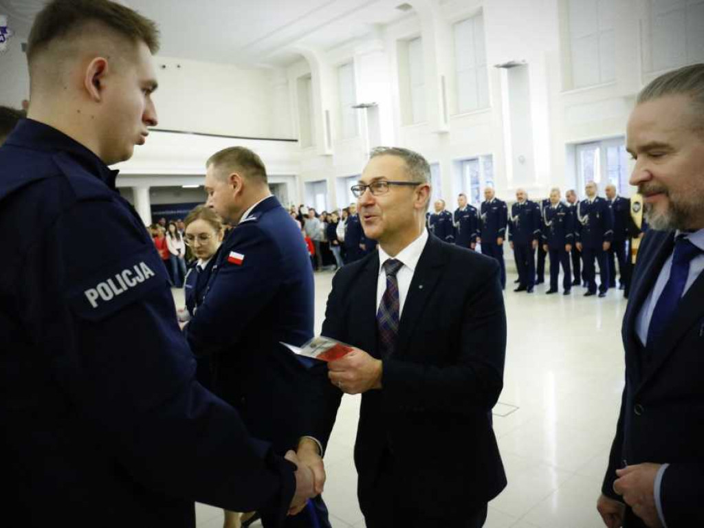 100 nowych policjantów w Lubelskiej Policji. Zasilą również szeregi hrubieszowskiej komendy [ZDJĘCIA]