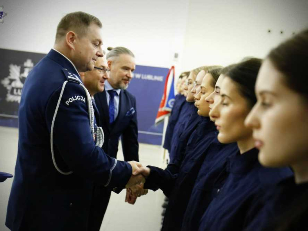 100 nowych policjantów w Lubelskiej Policji. Zasilą również szeregi hrubieszowskiej komendy [ZDJĘCIA]