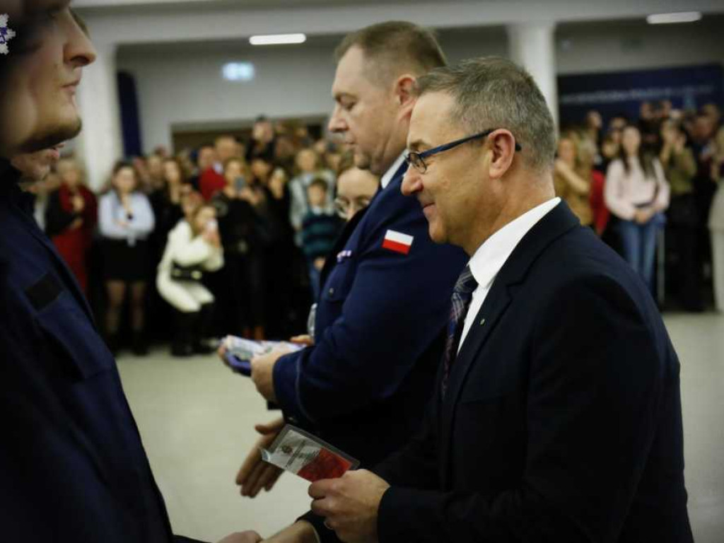 100 nowych policjantów w Lubelskiej Policji. Zasilą również szeregi hrubieszowskiej komendy [ZDJĘCIA]