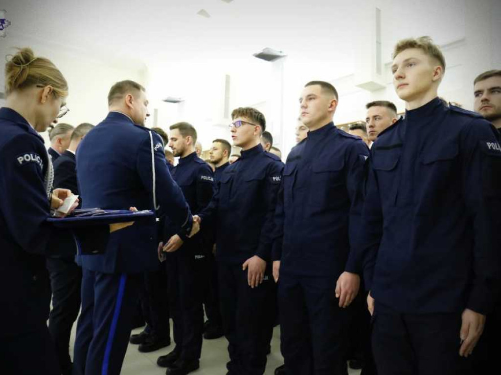 100 nowych policjantów w Lubelskiej Policji. Zasilą również szeregi hrubieszowskiej komendy [ZDJĘCIA]