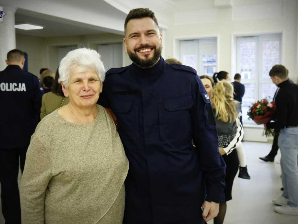 100 nowych policjantów w Lubelskiej Policji. Zasilą również szeregi hrubieszowskiej komendy [ZDJĘCIA]