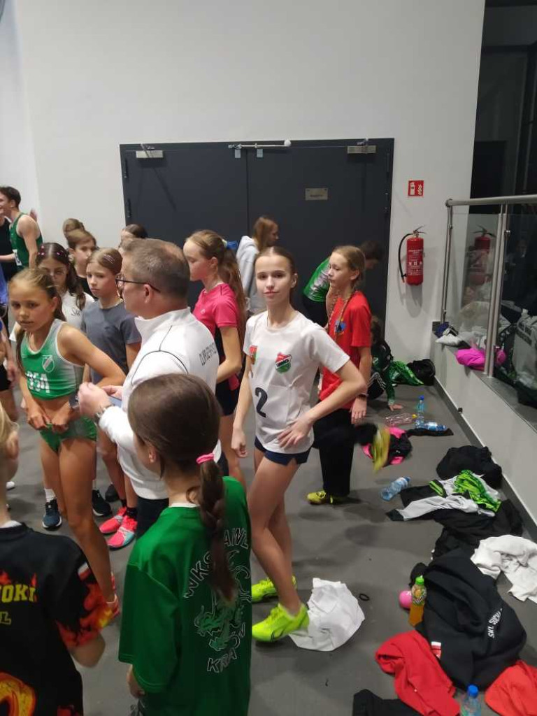 Wiele rekordów życiowych! Pierwszy start lekkoatletów Unii Hrubieszów pod dachem [ZDJĘCIA]