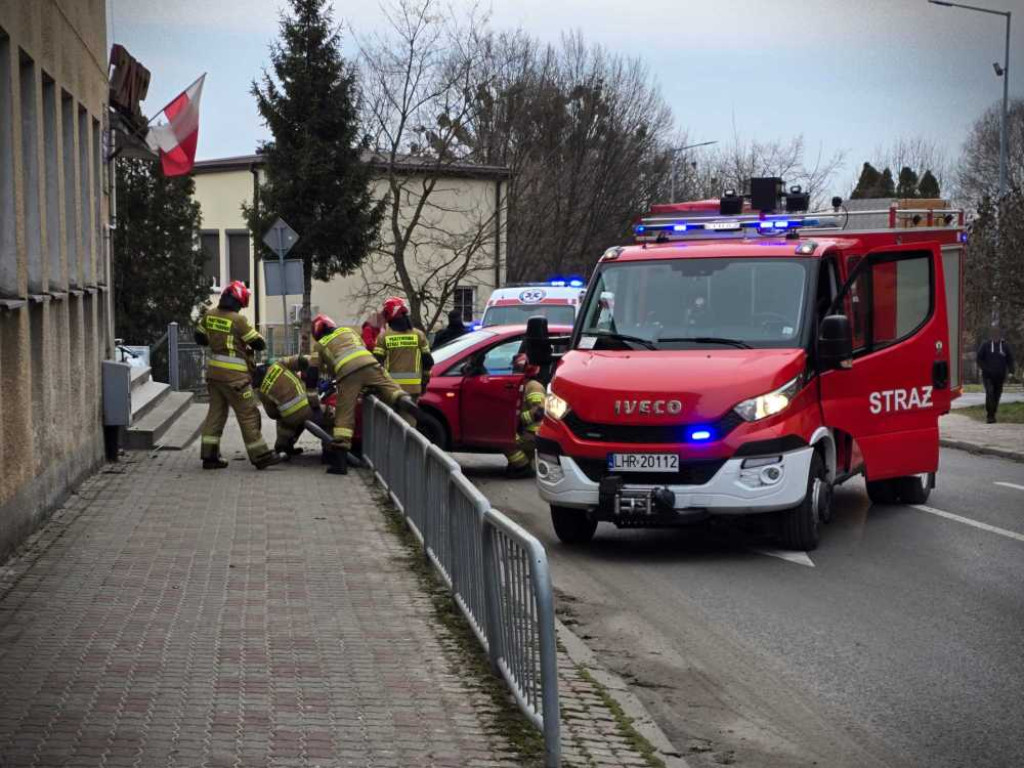 Hrubieszów: Kolejna kolizja z barierkami na ul. 3 Maja [ZDJĘCIA]
