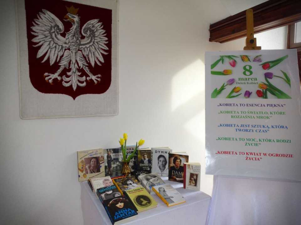 Być kobietą - kwiatek dla Ewy [ZDJĘCIA]