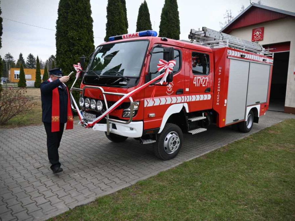 Nowy wóz dla druhów ochotników [ZDJĘCIA]