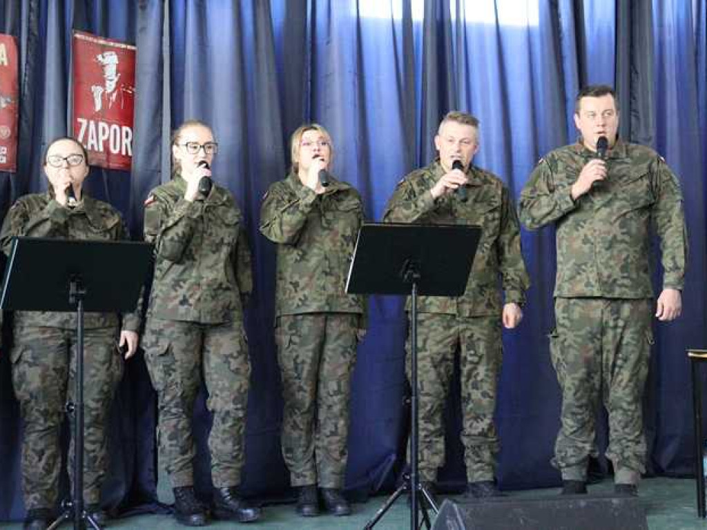 Hrubieszów: Hubal zaśpiewał dla dzieci [ZDJĘCIA]