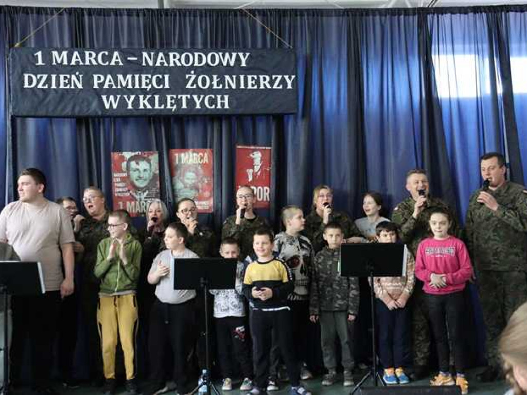 Hrubieszów: Hubal zaśpiewał dla dzieci [ZDJĘCIA]