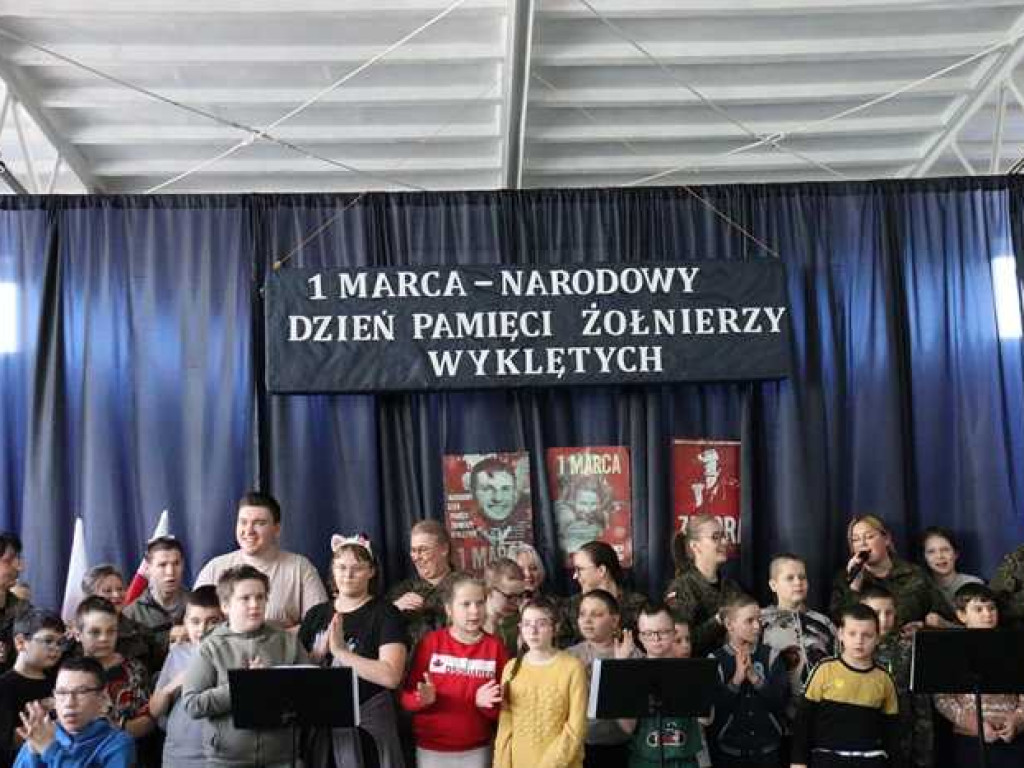 Hrubieszów: Hubal zaśpiewał dla dzieci [ZDJĘCIA]