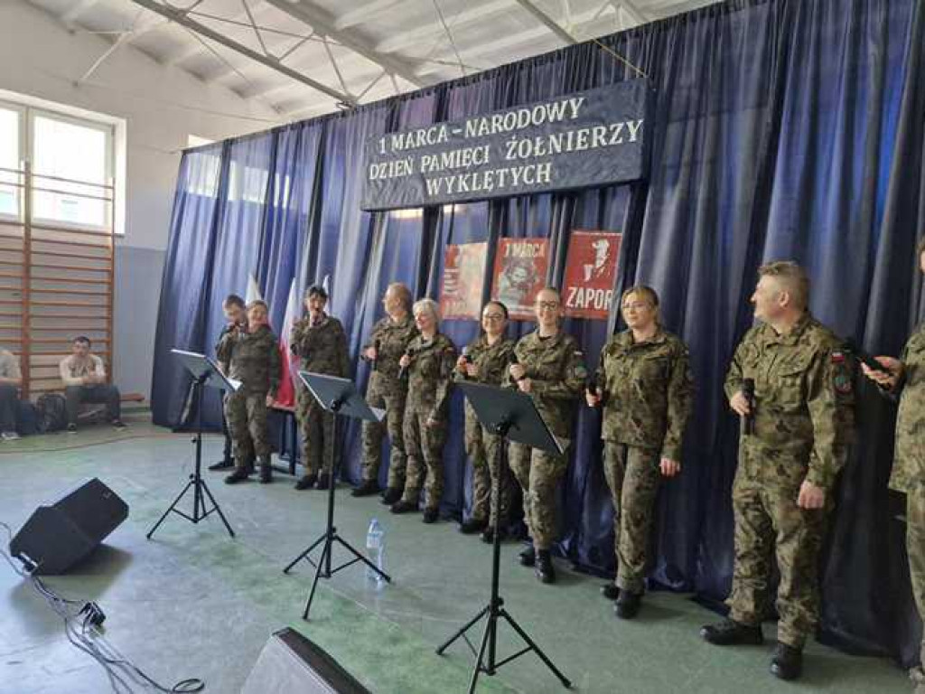 Hrubieszów: Hubal zaśpiewał dla dzieci [ZDJĘCIA]