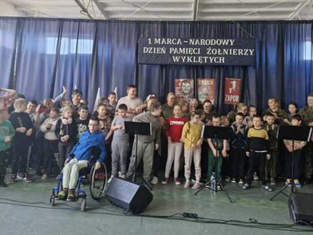 Hrubieszów: Hubal zaśpiewał dla dzieci [ZDJĘCIA]