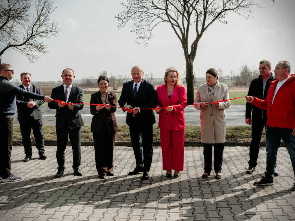 Otwarto zmodernizowany odcinek DW850 łączącej Hrubieszów z Tomaszowem [ZDJĘCIA]