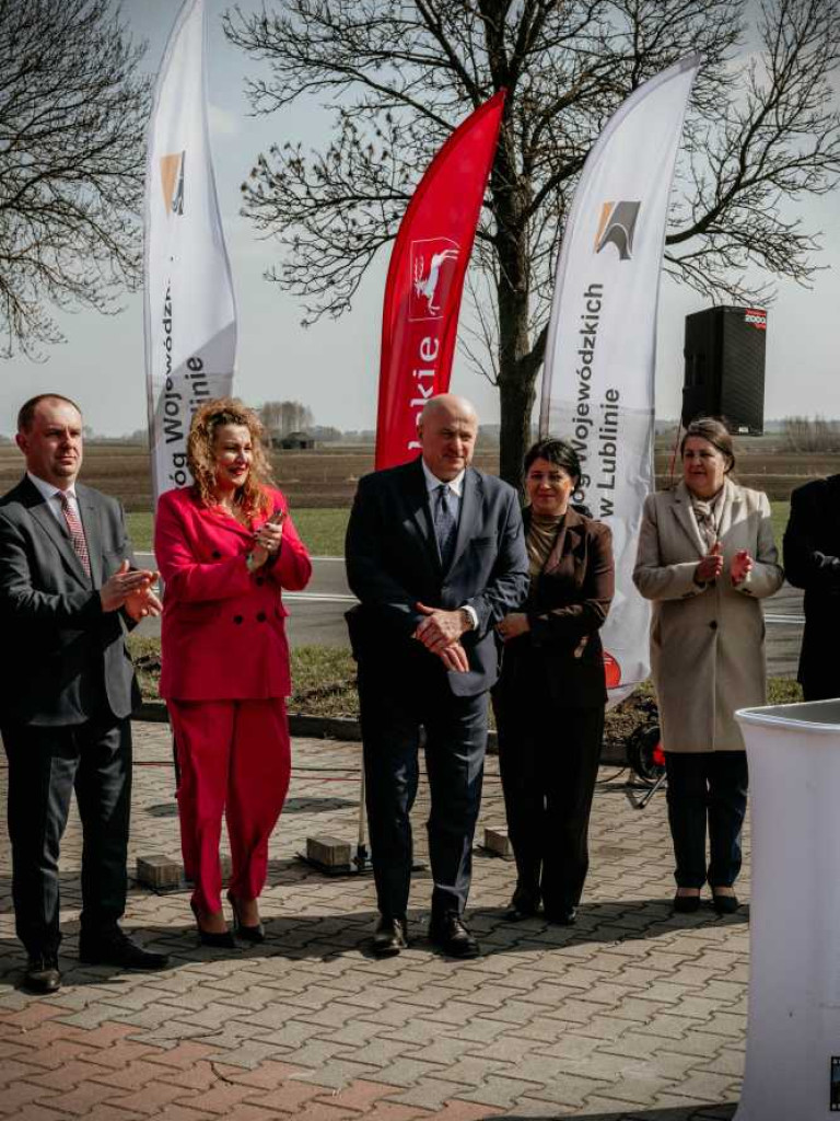 Otwarto zmodernizowany odcinek DW850 łączącej Hrubieszów z Tomaszowem [ZDJĘCIA]