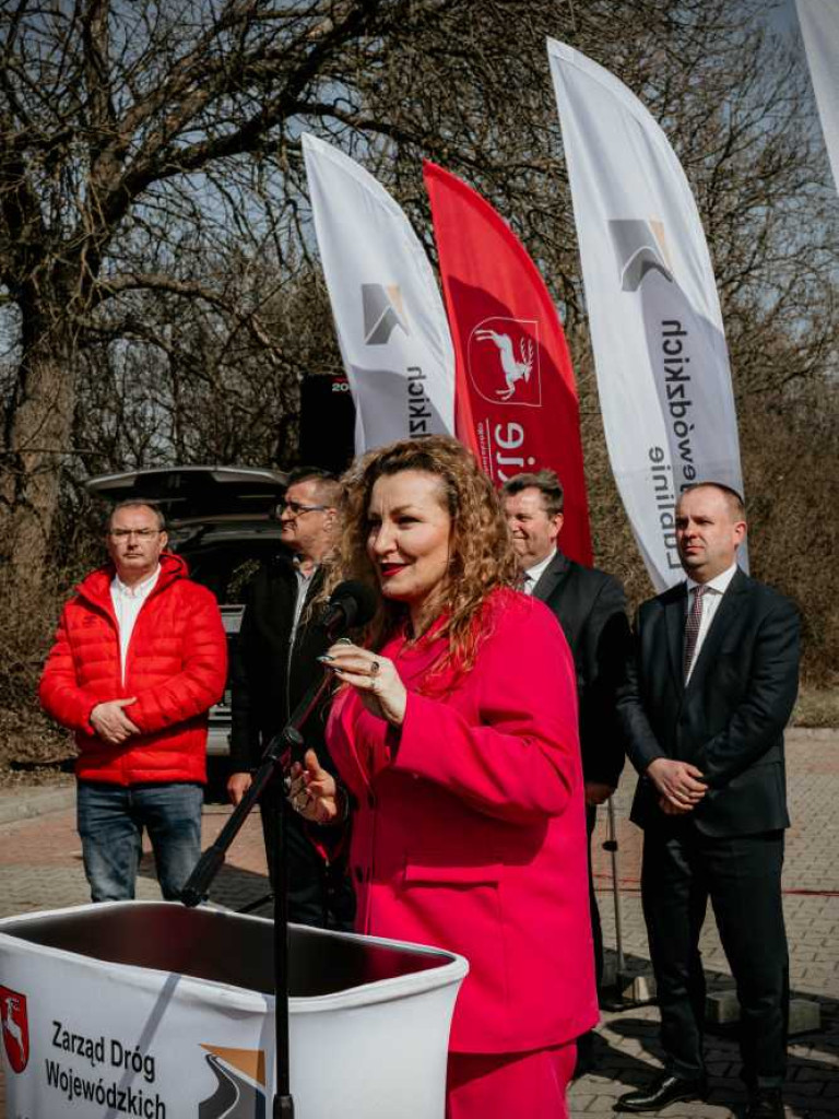 Otwarto zmodernizowany odcinek DW850 łączącej Hrubieszów z Tomaszowem [ZDJĘCIA]