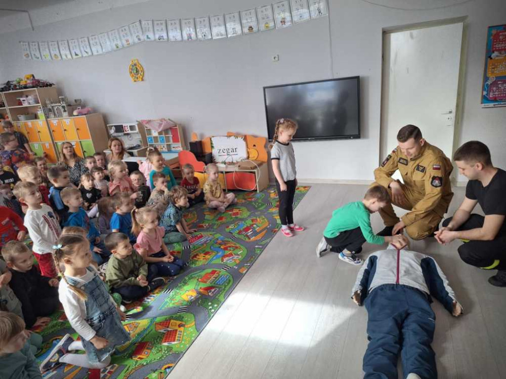 Policjanci i strażacy u dzieci [ZDJĘCIA]