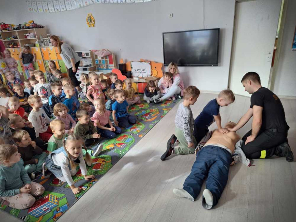 Policjanci i strażacy u dzieci [ZDJĘCIA]