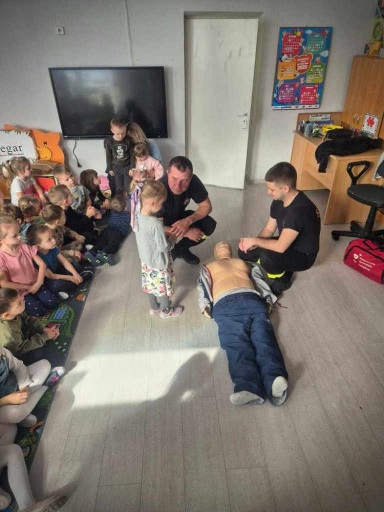Policjanci i strażacy u dzieci [ZDJĘCIA]