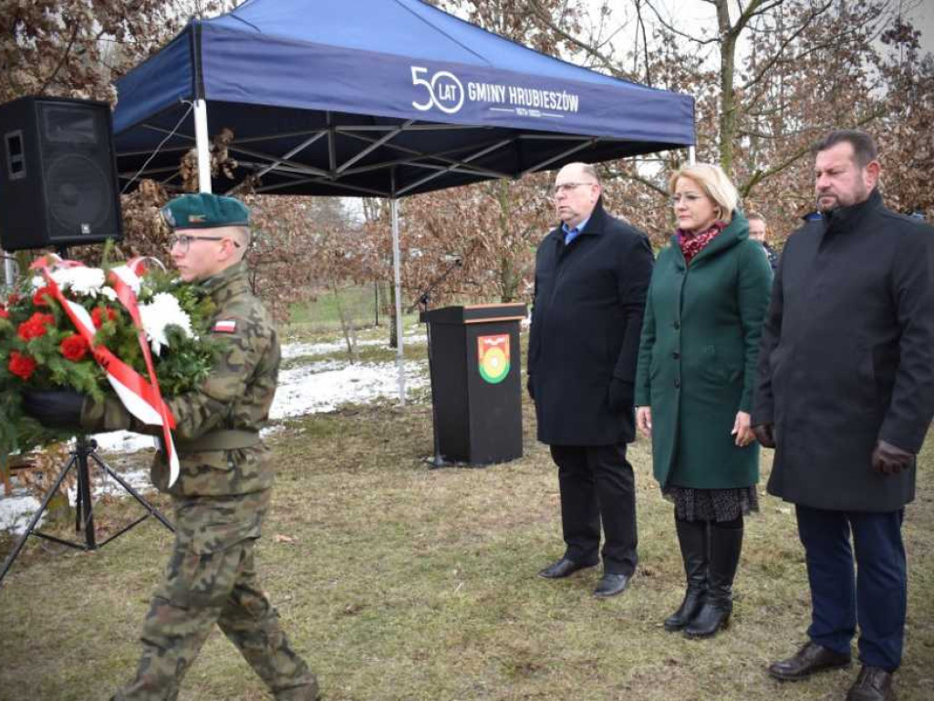 Oddali hołd ofiarom Katynia i Katastrofy Smoleńskiej [ZDJĘCIA]