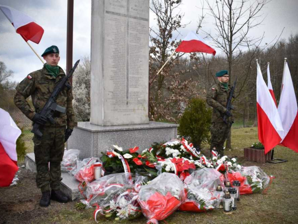 Oddali hołd ofiarom Katynia i Katastrofy Smoleńskiej [ZDJĘCIA]