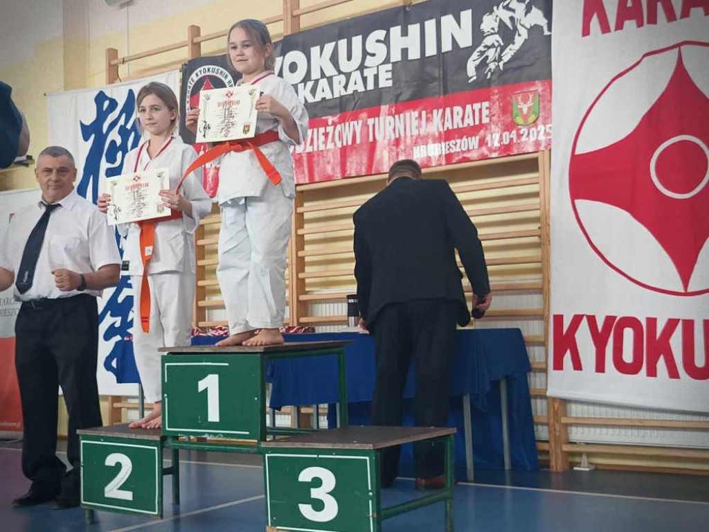 Walczyli na macie. Ogólnopolski turniej karate w Hrubieszowie [ZDJĘCIA]