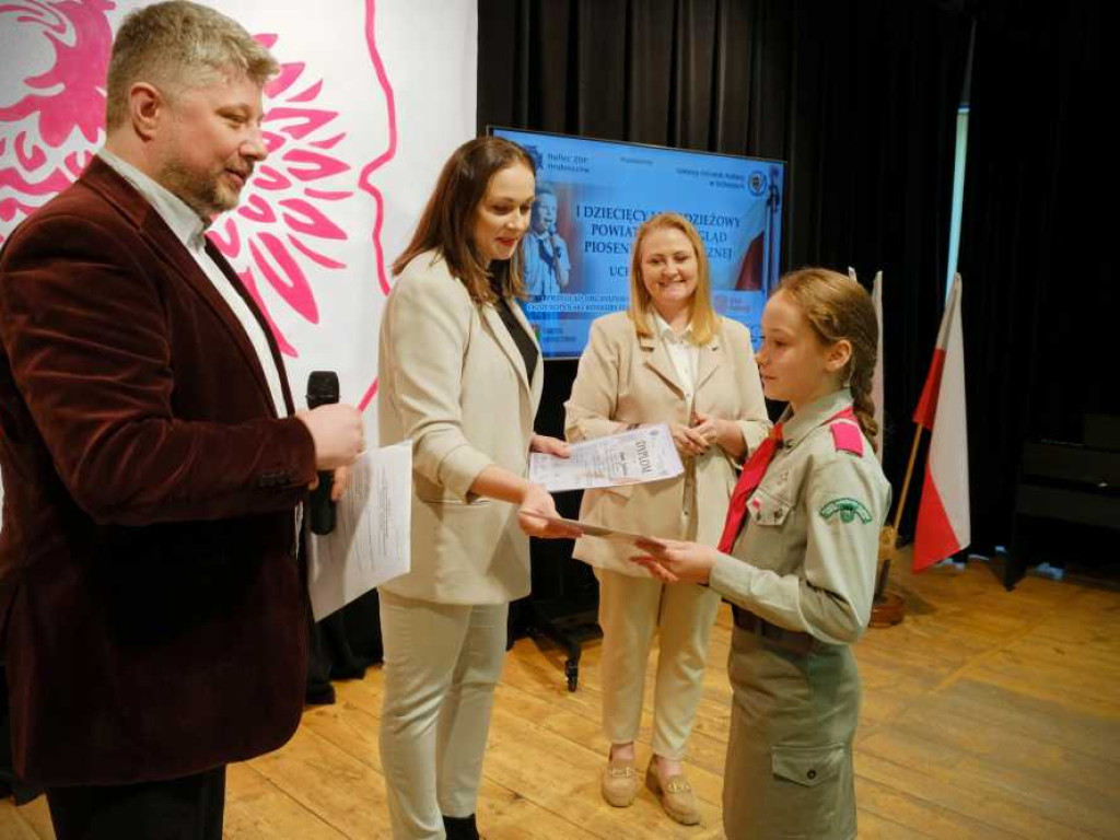 Za nami Dziecięcy i Młodzieżowy Powiatowy Przegląd Piosenki Patriotycznej [ZDJĘCIA]
