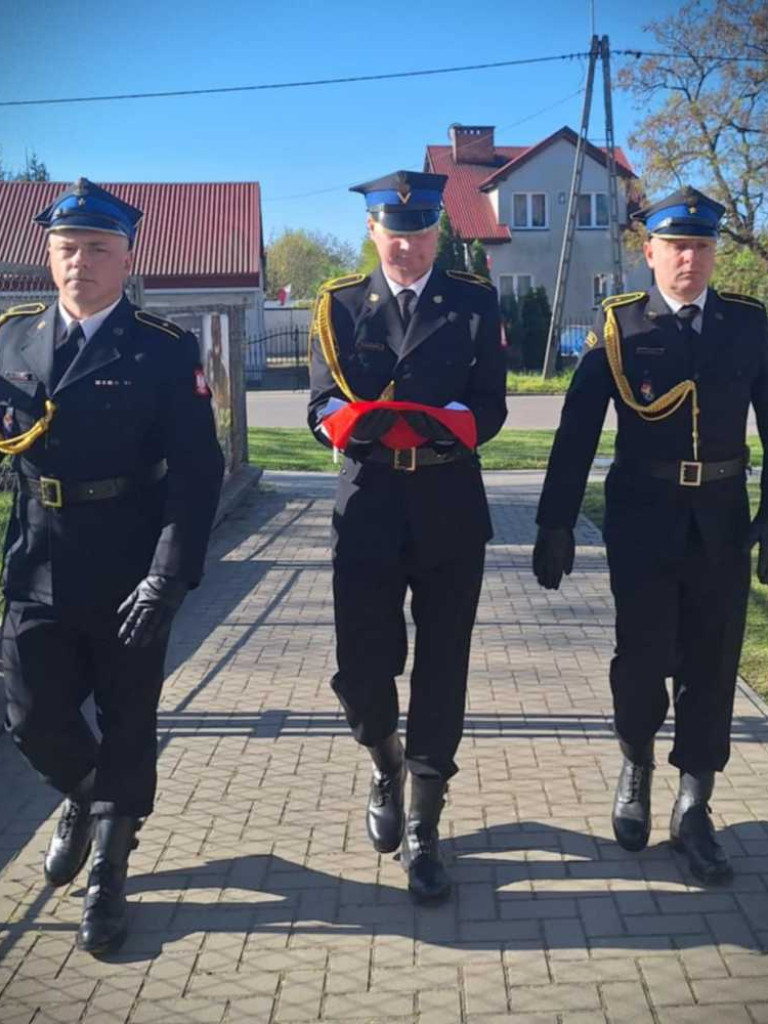 Hrubieszów: Strażacy uczcili Dzień Flagi [ZDJĘCIA]