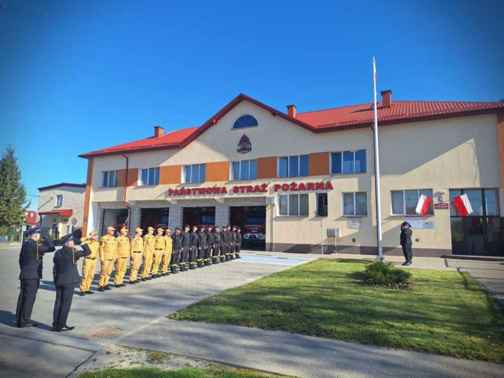 Hrubieszów: Strażacy uczcili Dzień Flagi [ZDJĘCIA]