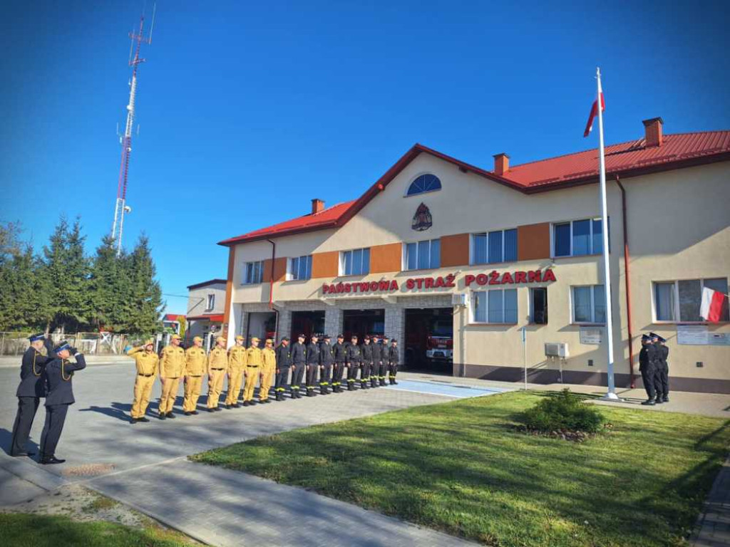 Hrubieszów: Strażacy uczcili Dzień Flagi [ZDJĘCIA]