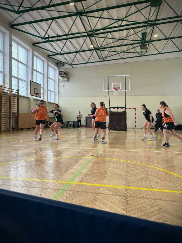 Kolejne sukcesy koszykarek z Jedynki i koszykarzy z Trójki! [ZDJĘCIA]