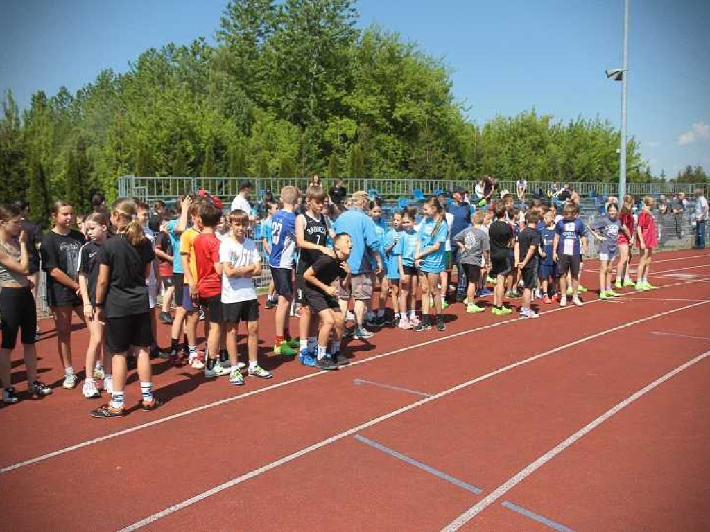 Hrubieszów: Najmłodsi szkolni lekkoatleci walczyli o awans do półfinału wojewódzkiego! [ZDJĘCIA]