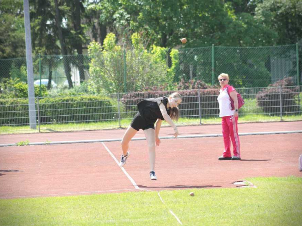 Hrubieszów: Najmłodsi szkolni lekkoatleci walczyli o awans do półfinału wojewódzkiego! [ZDJĘCIA]