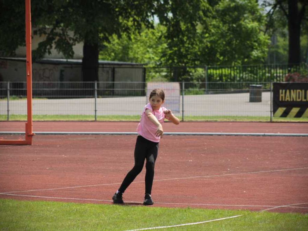 Hrubieszów: Najmłodsi szkolni lekkoatleci walczyli o awans do półfinału wojewódzkiego! [ZDJĘCIA]