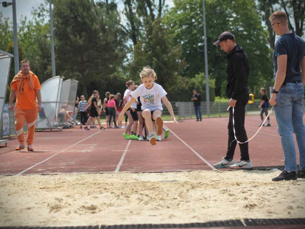 Hrubieszów: Najmłodsi szkolni lekkoatleci walczyli o awans do półfinału wojewódzkiego! [ZDJĘCIA]