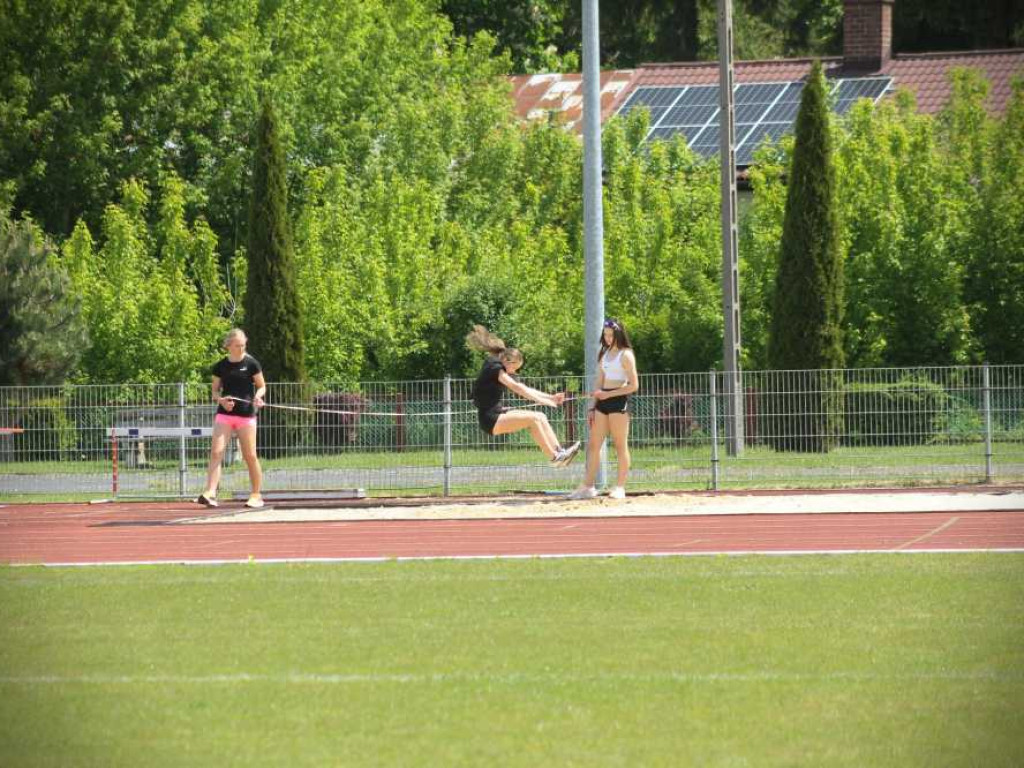 Hrubieszów: Najmłodsi szkolni lekkoatleci walczyli o awans do półfinału wojewódzkiego! [ZDJĘCIA]
